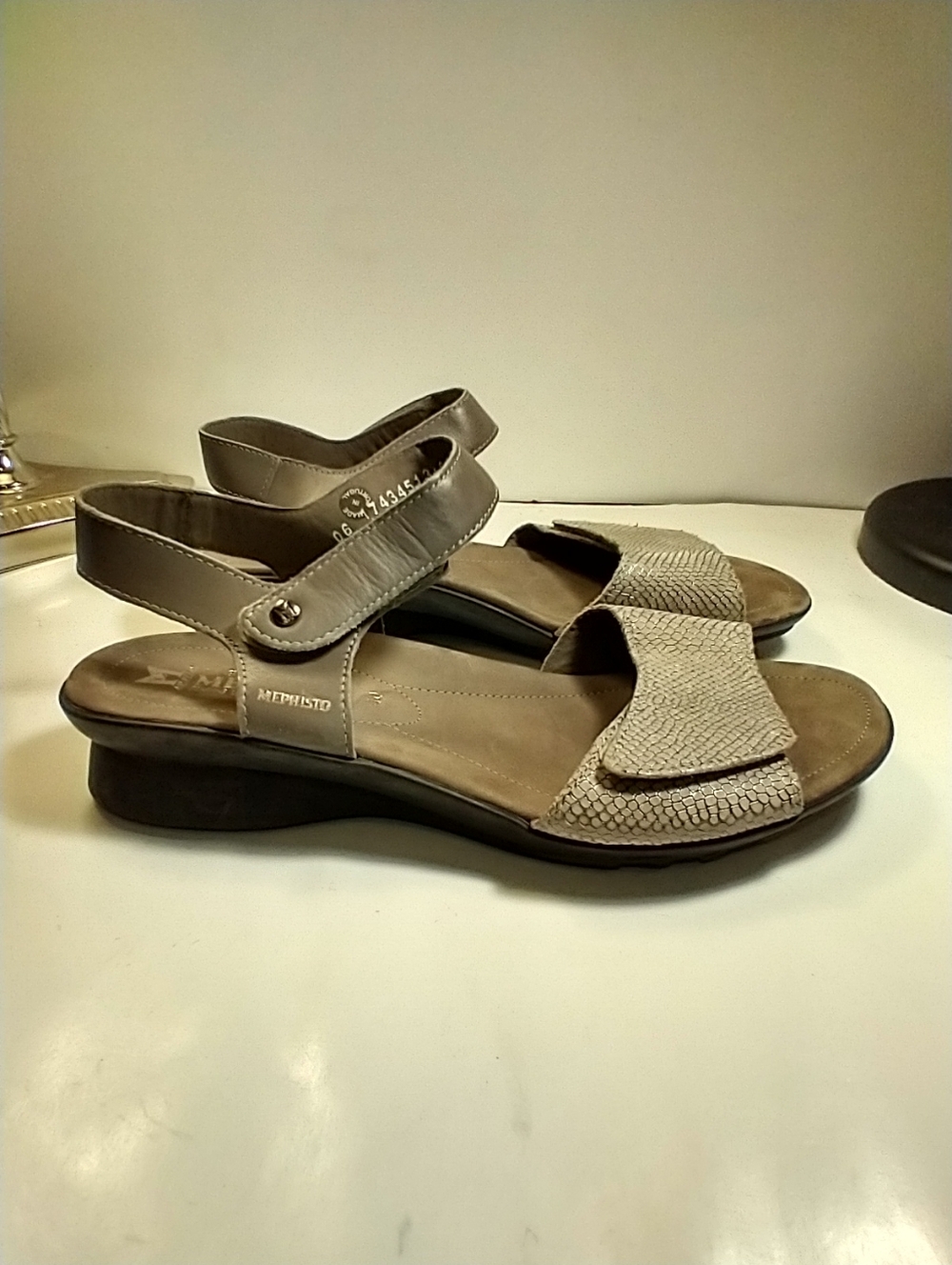 Mephisto Pattie Leather Adjustable Comfort Sandals Women's sz 10(40). - Picture 2 of 12